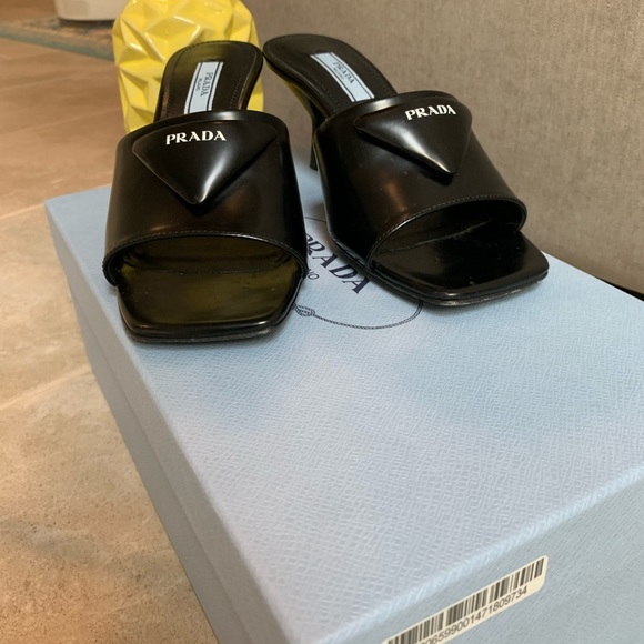 PRADA - Picture 3 of 16